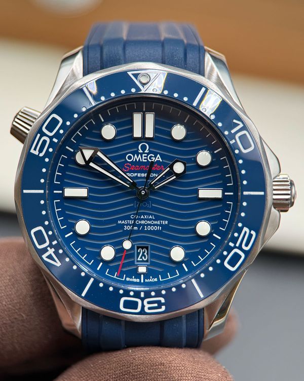 2019 Omega Seamaster Diver 300M 42MM Blue Dial Rubber Strap (210.32.42.20.03.001)