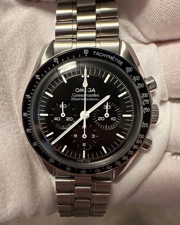 No Reserve - 2022 Omega Speedmaster Professional Moonwatch 42MM Black Dial Steel Bracelet (310.30.42.50.01.001)