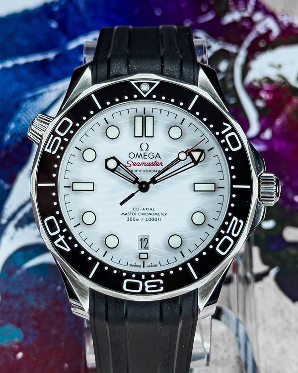 No Reserve - Omega Seamaster Diver 300M 42MM White Dial Rubber Strap (210.32.42.20.04.001)