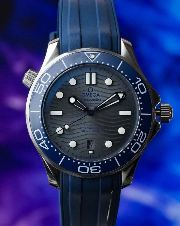 2022 Omega Seamaster Diver 300M 42MM Grey Dial Rubber Strap (210.32.42.20.06.001)