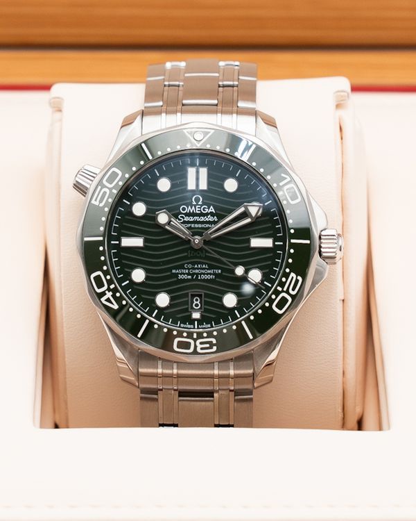 2022 Omega Seamaster Diver 300M "Seaweed"  42MM Green Dial Steel Bracelet (210.30.42.20.10.001)