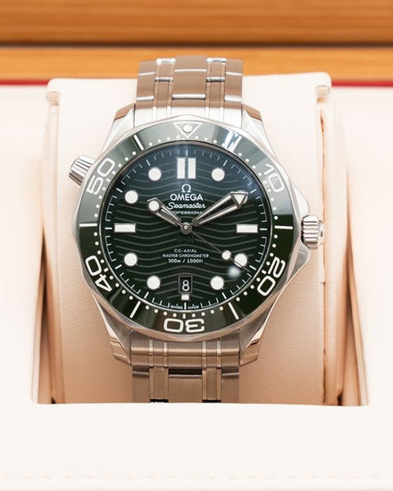 2022 Omega Seamaster Diver 300M "Seaweed"  42MM Green Dial Steel Bracelet (210.30.42.20.10.001)
