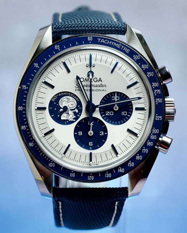 (Working) 2025 Omega Speedmaster "Silver Snoopy Award" 42MM Silver Dial Textile Strap (310.32.42.50.02.001)