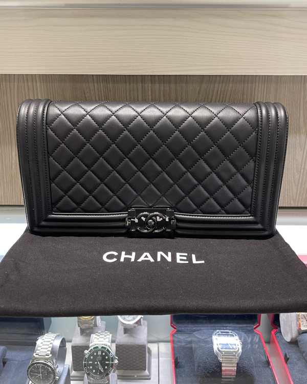 Chanel Boy Clutch Bag "So Black" 11 × 6 × 1.5IN Leather Metal Hardware Chain Strap (Boy Clutch)