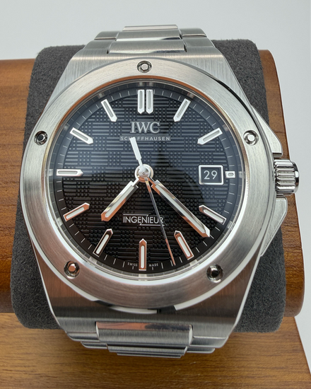 2024 IWC Schaffhausen Ingenieur 40MM Black Dial Steel Bracelet (IW328901)