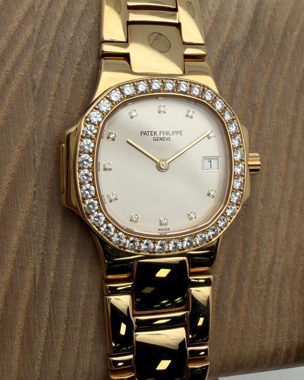 Patek Philippe Nautilus (4700/530J-001)
