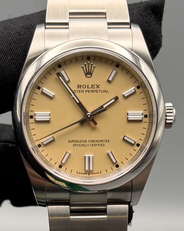 Rolex Oyster Perpetual (126000)