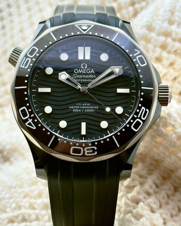 2023 Omega Seamaster Diver 300M 43.5MM Ceramic Case Black Dial Rubber Strap (210.92.44.20.01.001)