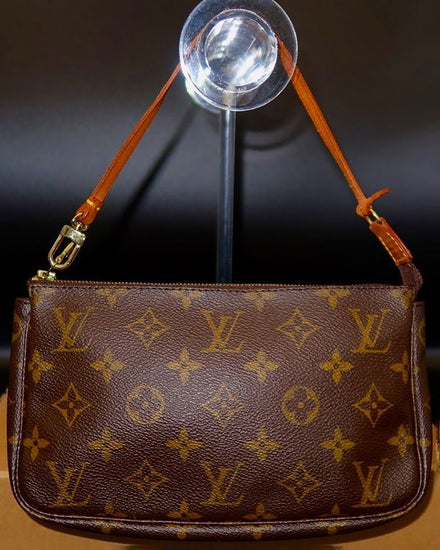 No Reserve - Louis Vuitton Liv Pochette 1.57 x 8.26 x 4.72IN Monogram Canvas Gold-Toned Hardware Leather Strap (Liv Pochette)