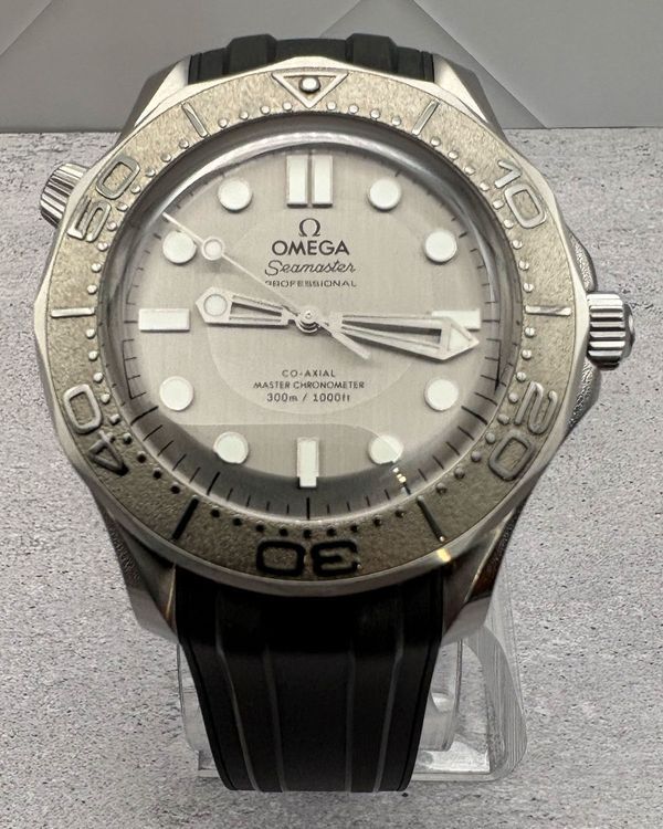 2025 Omega Seamaster Diver 300M 42MM Grey Dial Rubber Strap (210.32.42.20.06.002)