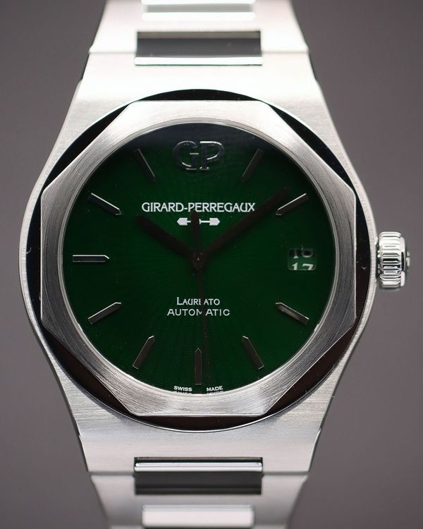 2024 Girard Perregaux Laureato “Eternity Edition” 42MM Green Dial Steel Bracelet (81010-11-433-11A)