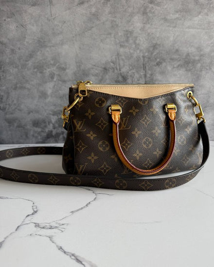 No Reserve - 2015 Louis Vuitton Pallas Monogram BB 10.6 x 7.5 x 3.5IN Coated Canvas/Leather Trim Brass Hardware Coated Canvas Strap (M41218)