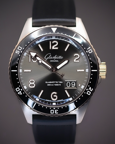 2021 Glashütte Original SeaQ Panorama Date 43.2MM Black Dial Rubber Strap (1-36-13-04-91-33)