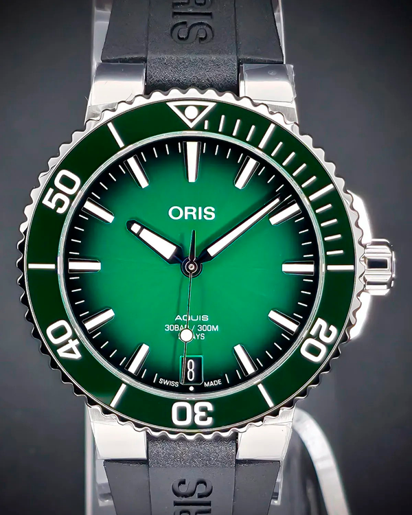 No Reserve - Oris Aquis 41.5MM Green Dial Rubber Strap (01400 7769 4157)