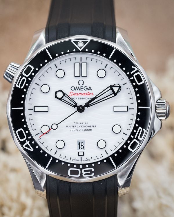 2025 Omega Seamaster Diver 300M 42MM White Dial Rubber Strap (210.32.42.20.04.001)