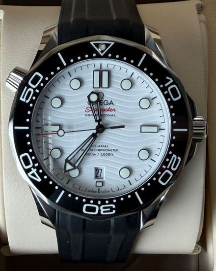 No Reserve - 2025 Omega Seamaster Diver 300M 42MM White Dial Rubber Strap (210.32.42.20.04.001)
