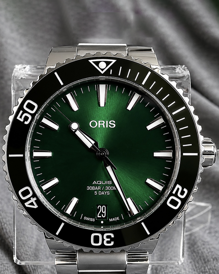 No Reserve - 2023 Oris Aquis Date Calibre 400 41.5MM Green Dial Steel Bracelet (01 400 7769 4157-07 8 22 09PEB)