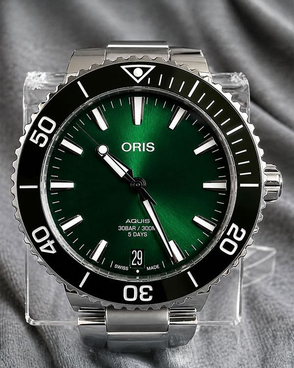 No Reserve - 2023 Oris Aquis Date Calibre 400 41.5MM Green Dial Steel Bracelet (01 400 7769 4157-07 8 22 09PEB)