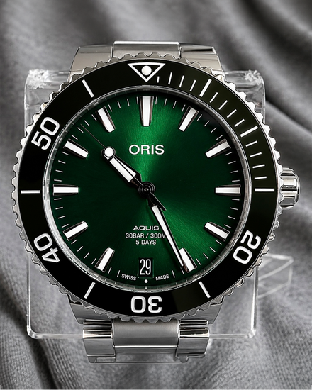 No Reserve - 2023 Oris Aquis Date Calibre 400 41.5MM Green Dial Steel Bracelet (01 400 7769 4157-07 8 22 09PEB)