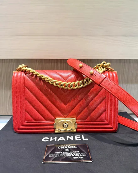 2018 Chanel Boy Flap Old Medium Shoulder Bag 9.8 × 5.9 × 3.5IN Leather Gold-Tone Hardware Chain/Leather Strap (Old Medium)