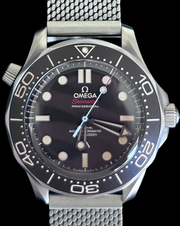 No Reserve - 2021 Omega Seamaster Diver 300M "007 Edition" 42MM Brown Dial Titanium Bracelet (210.90.42.20.01.001)