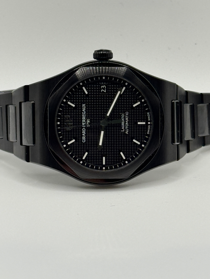 2023 Girard Perregaux Laureato 38MM Black Dial Ceramic Bracelet (81005-32-631-FK6A)