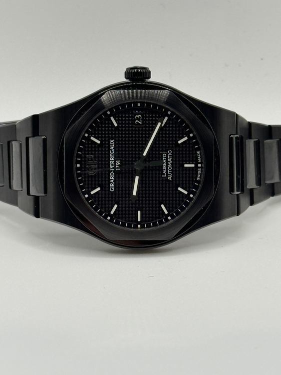 Girard Perregaux Laureato (81005-32-631-FK6A)