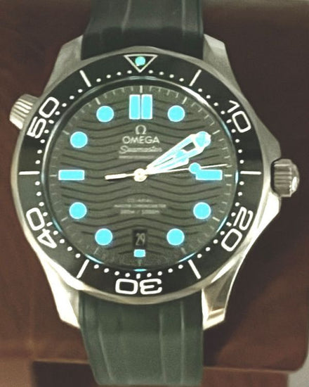 2023 Omega Seamaster Diver 300M "Seaweed" 42MM Green Dial Rubber Strap (210.32.42.20.10.001)