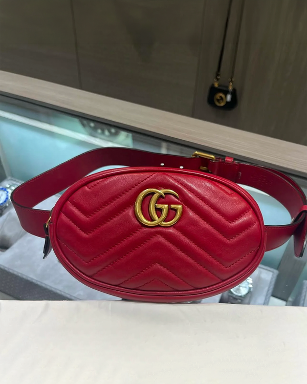 Gucci GG Marmont Matelassé Red 7 x 4 x 1.5IN Leather Gold-Tone Hardware Leather Belt (Matelassé)