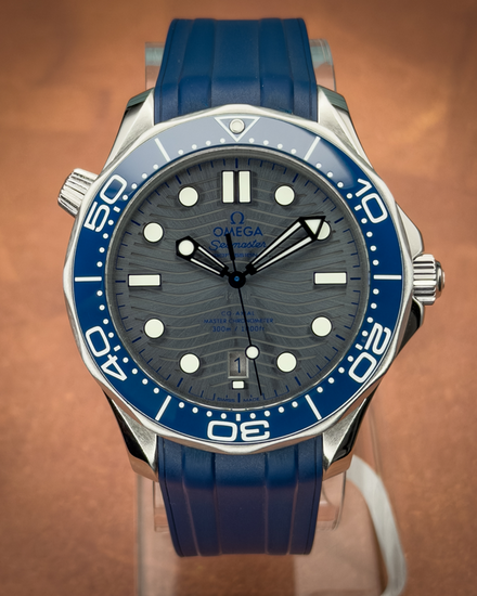 2020 Omega Seamaster Diver 300M 42MM Grey Dial Rubber Strap (210.32.42.20.06.001)