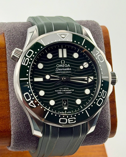 2023 Omega Seamaster Diver 300M "Seaweed" 42MM Green Dial Rubber Strap (210.32.42.20.10.001)