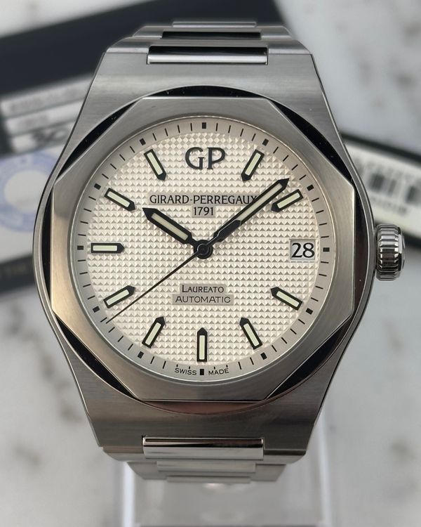 Girard Perregaux Laureato (81010-11-131-11A)