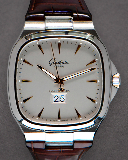 Glashütte Original Seventies Panorama Date 40MM Silver Dial Leather Strap (2-39-47-11-12-04)