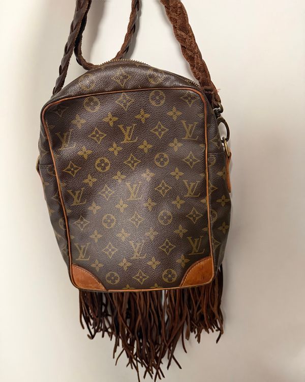 Louis Vuitton Crossbody Fringe Bag 6.1 x 3.5 x 8.4IN Leather/Canvas Gold-Tone Hardware Leather Strap (LV Monogram)