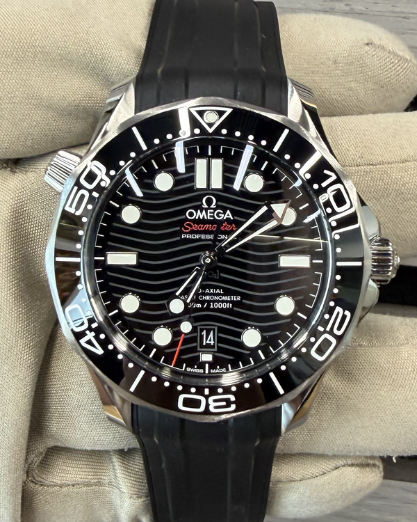 2018 Omega Seamaster Diver 300M 42MM Black Dial Rubber Strap (210.32.42.20.01.001)