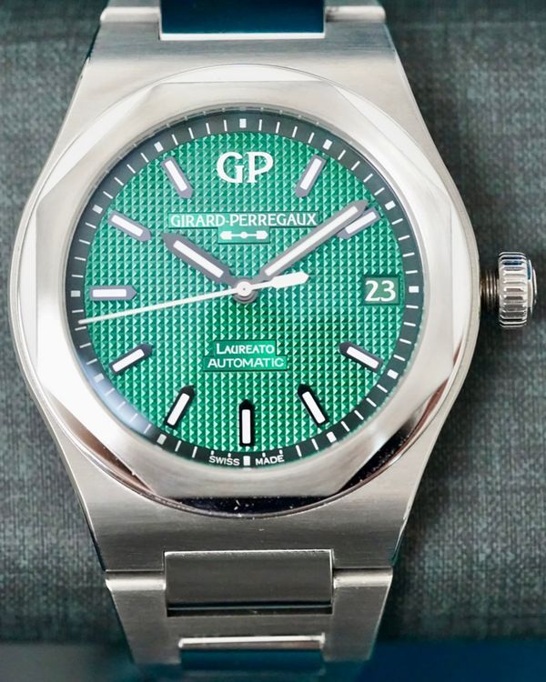 No Reserve - 2023 Girard Perregaux Laureato Date Green Dial Steel Bracelet (81010.11.3153.1CM)