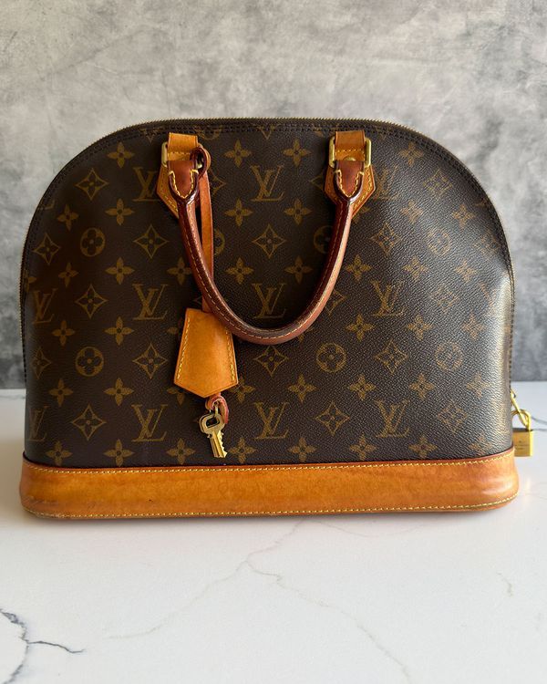 No Reserve - 2019 Louis Vuitton Alma MM Satchel Bag 14.2 × 11.0 × 6.7 in Monogram Coated Canvas Gold Tone Hardware Double Leather Handles (Bag)