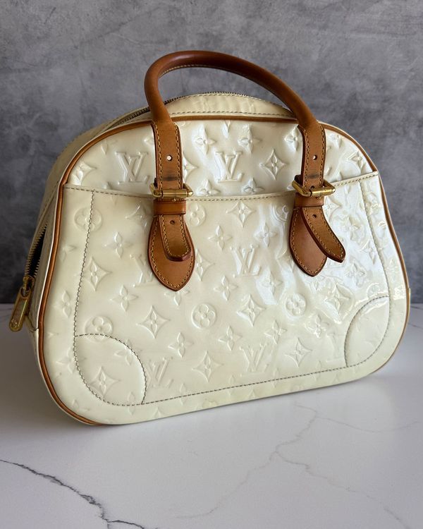 No Reserve - 2007 Louis Vuitton Monogram Vernis Summit Handbag 11.8 × 9.4 × 5.1 in Monogram Vernis Patent Leather Gold Tone Hardware Double Leather Handles (M93514)