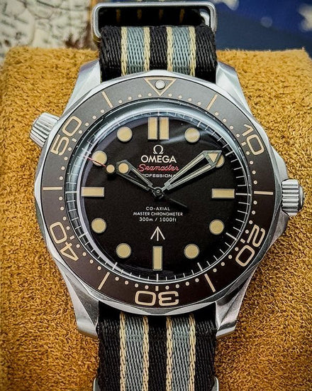 2020 Omega Seamaster Diver 300M "007" 42MM Black Dial Textile Strap (210.90.42.20.01.001)