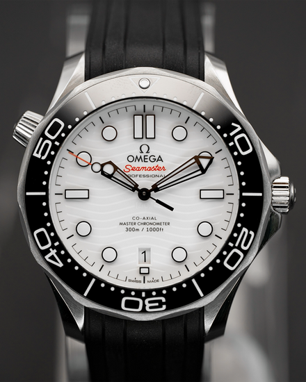 No Reserve - 2024 Omega Seamaster Diver 300M 42MM White Dial Rubber Strap (210.32.42.20.04.001)