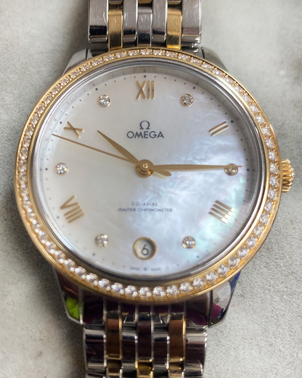 No Reserve - Omega De Ville Prestige 39MM Mother Of Pearl Dial Two-Tone Bracelet (434.25.34.20.55.002)