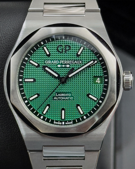 No Reserve - 2025 Girard Perregaux Laureato 42MM Green Dial Steel Bracelet (81010-11-3153-1CM)