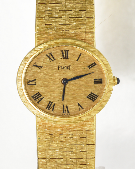 Piaget Vintage 27MM Champagne Dial Yellow Gold Bracelet (9801 A6)