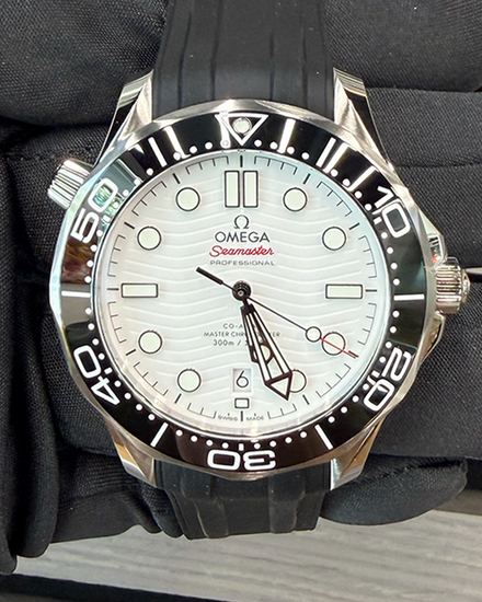 2026 Omega Seamaster Diver 300M 42MM White Dial Rubber Strap (210.32.42.20.04.001)