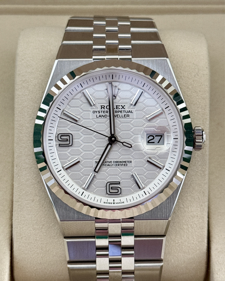 No Reserve - 2026 Rolex Land-Dweller 40MM White Dial Flat Jubilee Bracelet (127334)