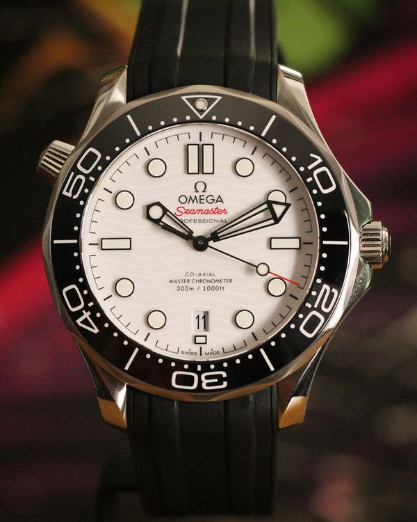 No Reserve - 2024 Omega Seamaster Diver 300M 42MM White Dial Rubber Strap (210.32.42.20.04.001)