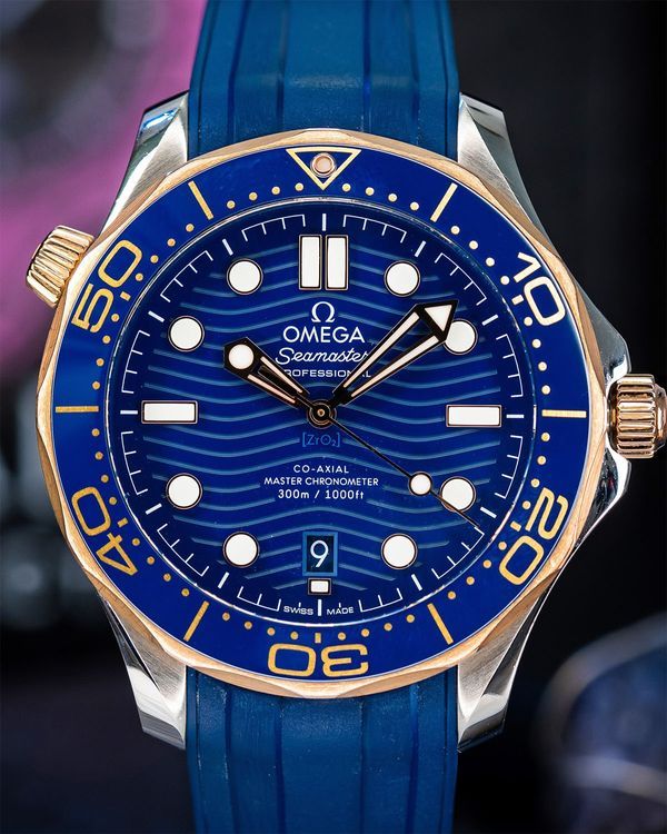 2020 Omega Seamaster Diver 300M 42MM Blue Dial Rubber Strap (210.22.42.20.03.002)