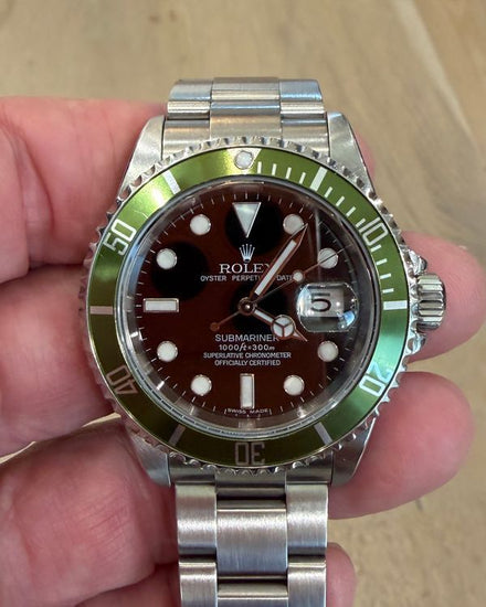 No Reserve - 2007 Rolex Submariner Date "Kermit" 40MM Black Dial Oyster Bracelet (16610LV)