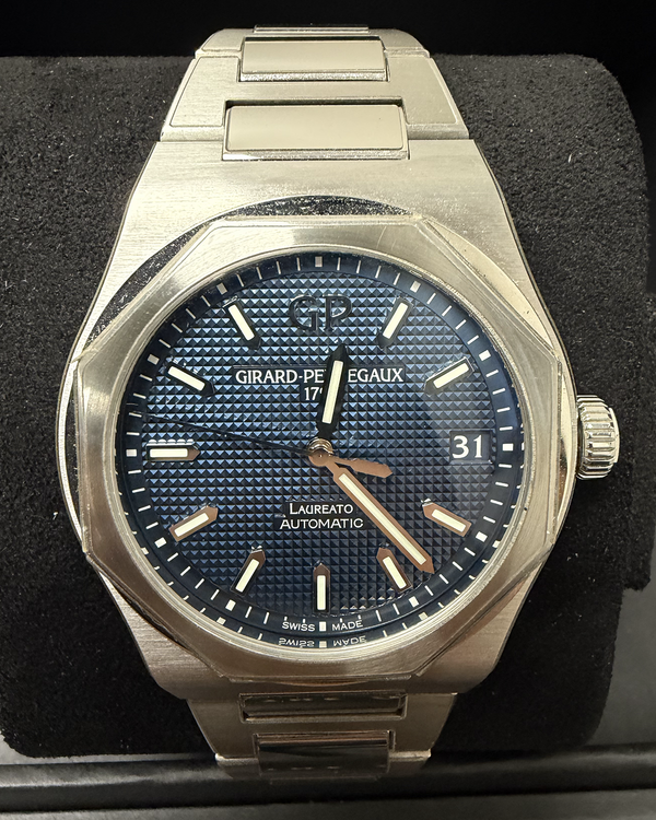 2022 Girard Perregaux Laureato 42MM Blue Dial Steel Bracelet (81010-11-431-11A)