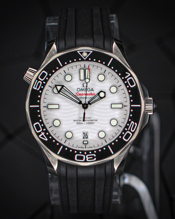 No Reserve - 2024 Omega Seamaster Diver 300M 42MM White Dial Rubber Strap (210.32.42.20.04.001)